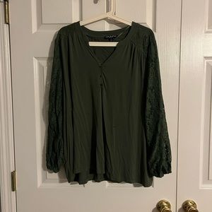 2X blouse with lace sleeves
